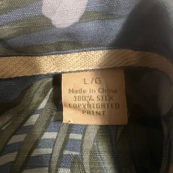 Tommy Bahama 100% Silk Men’s Large Blue Hawaiian Camo Shirt Orchid Palm Sz. L - Picture 3 of 12